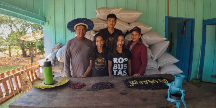 Família Aruá, em Alta Floresta D'Oeste - Rondônia