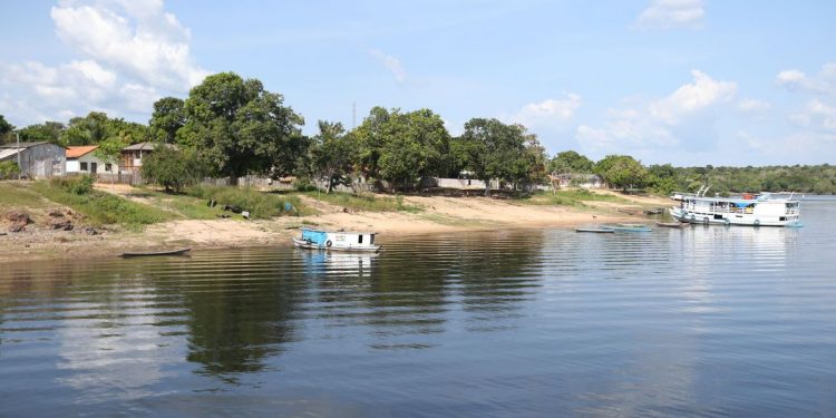 Santarém - Deslocamento de Santarém em barco recreio até o encontro das águas (Tapajos e Amazônia). Chegada na Comunidade de São Pedro - foto: José Cruz