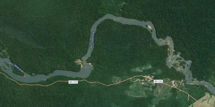 Trecho do rio Jiparaná, em Rondônia, onde será construída a hidrelétrica, caso aprovada. Imagem: Google/Reprodução