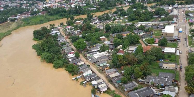 Em Assis Brasil o Rio Acre já baixou mais de 3,5 metros. Agora, a preocupação maior é em Brasileia e Epitaciolândia, pois o nível do rio continua subindo (Divulgação Secom Acre)