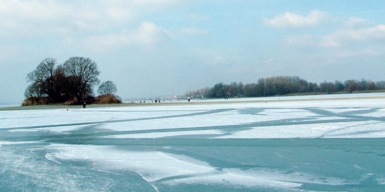 Lago de Constança, na Alemanha, um dos que podem tornar-se permanentemente degelado - 
Wikimedia Commons