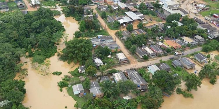 Em Assis Brasil o Rio Acre já baixou mais de 3,5 metros. Agora, a preocupação maior é em Brasileia e Epitaciolândia, pois o nível do rio continua subindo (Divulgação Secom Acre)