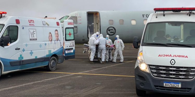 Primeiro embarque de pacientes com covid-19 do Amazonas que serão transferidos para outros estados - foto: Divulgação