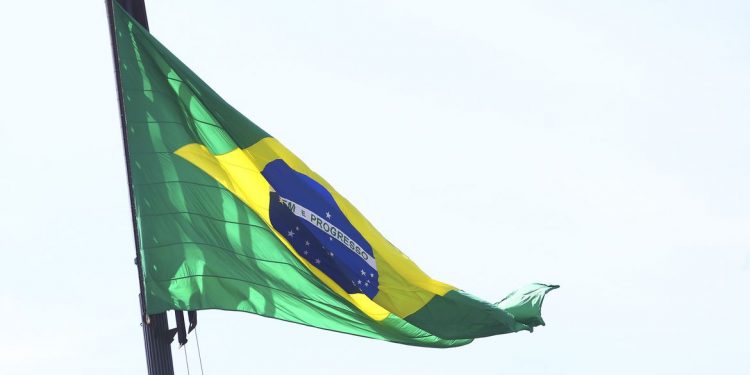 Todo primeiro domingo do mês, ocorre a cerimônia de Troca da Bandeira Nacional na Praça dos Três Poderes - Valter Campanato