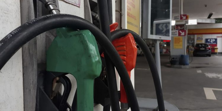 Petrobras reajusta em 12% o preço da gasolina nas refinarias a partir desta quinta-feira foto: Fernando Frazão