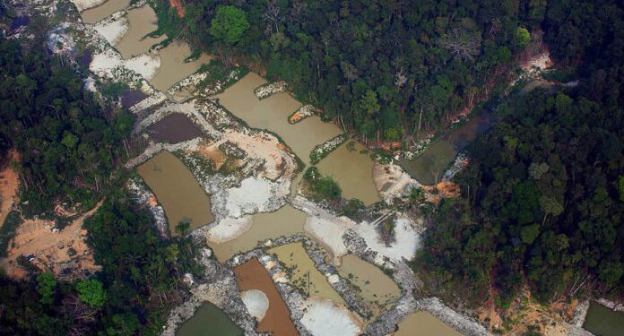 Garimpo ilegal na Terra Indígena Munduruku, município de Jacareacanga. Foto: Marizilda Cruppe | Amazônia Real