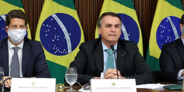 Em discurso na Cúpula do Clima, Bolsonaro faz promessas vazias. Ao seu lado, o ministro do Meio Ambiente, Ricardo Salles. Foto: Marcos Corrêa/PR