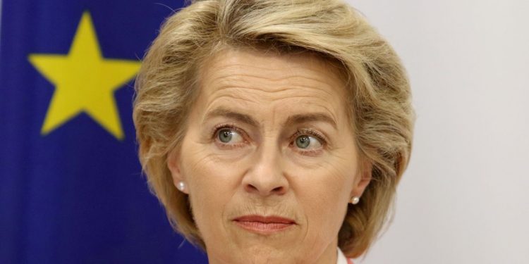 Presidente da Comissão Europeia Ursula von der Leyen foto: Reuters/Yannis Kourtoglou