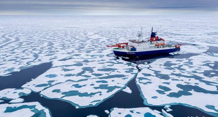 Navio quebra-gelo Polarstern percorreu o Ártico por mais de um ano coletando dados - foto: Steffen Graupner