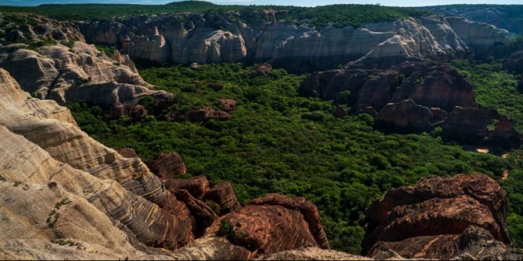 o Parque Nacional da Serra da Capivara, no Piauí. Foto: Marcio Isensee e Sá