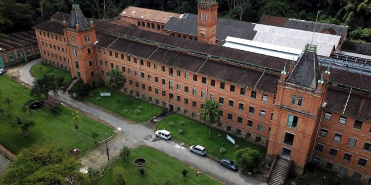 Inaugurada pelo imperador D. Pedro II, primeira fábrica têxtil do país hoje reúne instituições de educação e cultura
