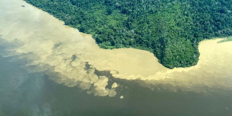 Mancha de sedimentos no rio Tapajós. Foto: Observatório do Clima/Divulgação