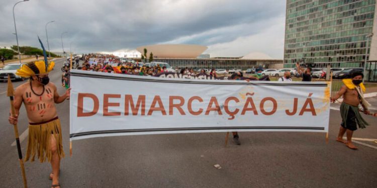 Povos indígenas marcharam até o STF em junho, em protesto contra ameaças aos seus direitos. Foto: Tiago Miotto | Cimi