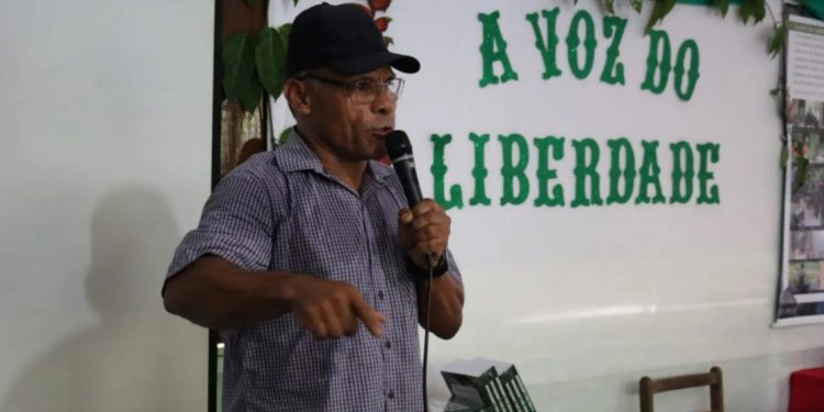 Fala de comunitário durante lançamento do livro "A Voz do Liberdade". Foto: Instituto Fronteiras