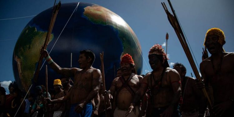 Indígenas no Acampamento Terra Livre 2022, em Brasília. Foto: Matheus Alves | Cobertura Colaborativa Apib