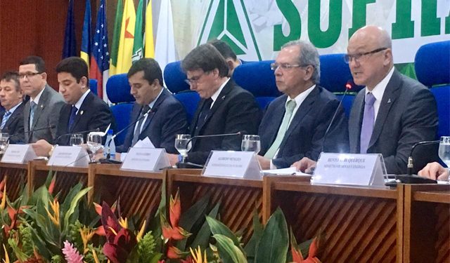 Paulo Guedes e o presidente Jair Bolsonaro na reunião do CAS (Foto: Patrick Motta/ATUAL)