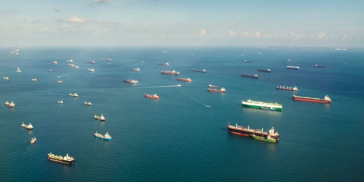 Tráfego intenso de navios, uma das causas de poluição sonora nos mares - Taikrixel / iStock / Getty Images Plus