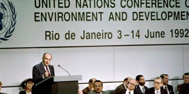 Prsidente da França, Francois Mitterrand, em discurso na Eco 92, no Rio de Janeiro, em junho de 1992. Foto: Gerard Fouet/AFP.