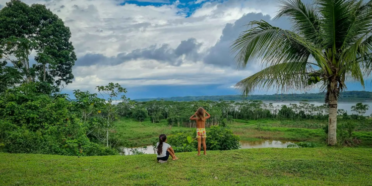 Crianças na comunidade Boa Esperança, localizada na Reserva de Desenvolvimento Sustentável (RDS) do Rio Amapá. Foto: Bruna Martins