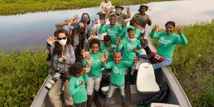 Projeto desenvolve atividades em Mato Grosso e Mato Grosso do Sul. A educação ambiental com crianças ribeirinhas também é uma das frentes da iniciativa. Foto: Arquivo/Chalana Esperança.