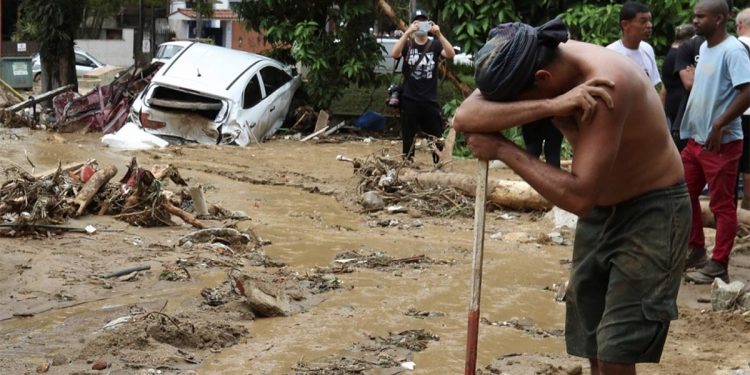 Conscientização sobre os riscos e as ações para reduzi-los aumentaram globalmente, mas medidas de adaptação têm sido insuficientes diante da magnitude do problema. Cena do desastre causado pelo excesso de chuvas em Petrópolis, no Rio de Janeiro. Foto: Tânia Rego | Agência Brasil