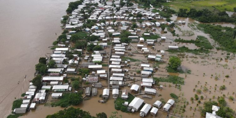 Registro da cheia no município de Eirunepé, provocada pela subida do Rio Juruá (Foto: Divulgação)