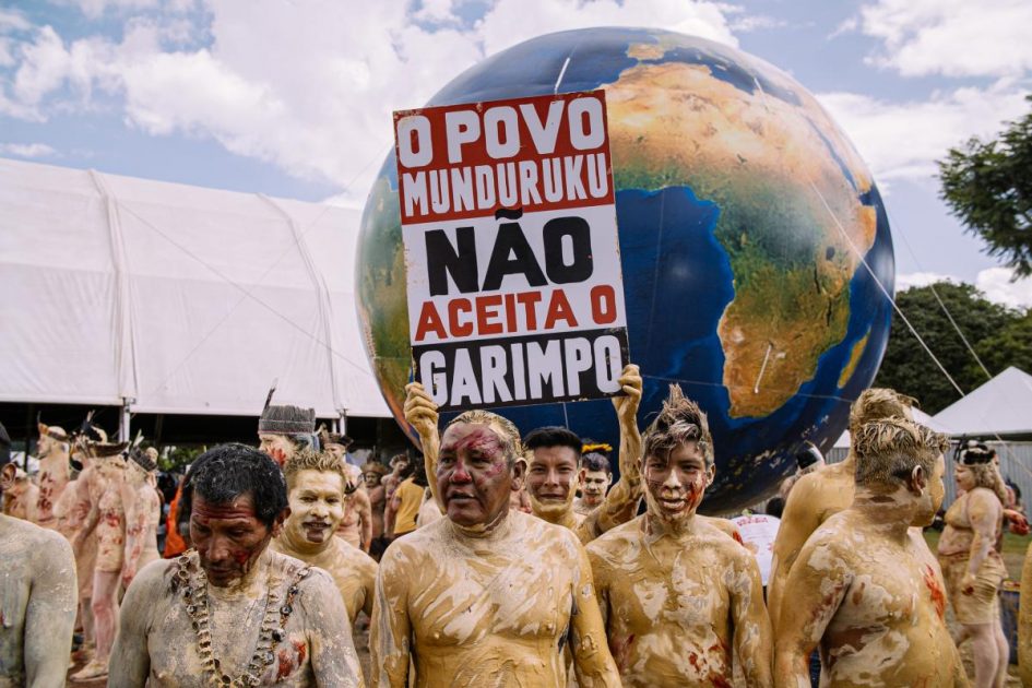 Povo Munduruku protesta contra o garimpo ilegal, atividade que já derrubou 440 hectares de floresta no território desde o início de 2022 📷 Tuane Fernandes/Greenpeace