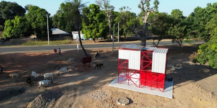 A infraestrutura hidráulica é capaz de extrair, purificar e armazenar água gratuita localmente. | Foto: Balouo Salo