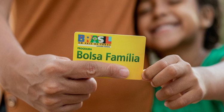 Se você é mãe e recebe o Bolsa Família, não pode deixar de ficar atenta às novas regras do programa, ou pode perder acesso a ele.