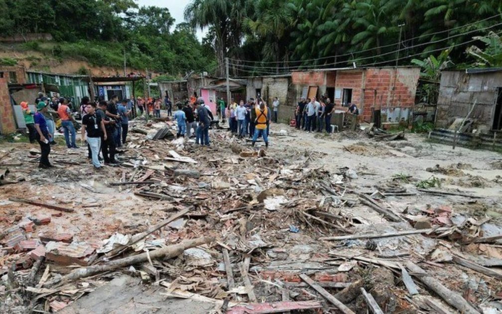 Debaixo de forte chuvas, Manaus decreta estado de calamidade
