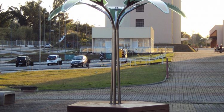 Árvore Solar da Enel Distribuição São Paulo instalada na UFABC (Universidade Federal do ABC), em São Bernardo do Campo. Foto: Divulgação | Enel