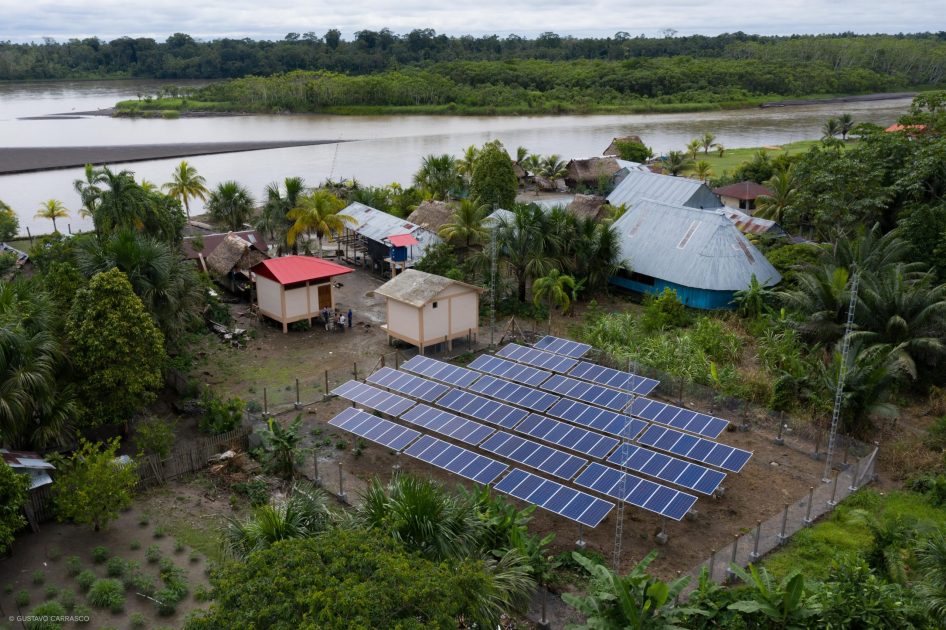 Em San Fernando e Musa Karusha na Amazônia peruana, nativos da etnia Kandozi desenvolvendo o potencial bioeconomico graças a energia solar. Gustavo Carrasco