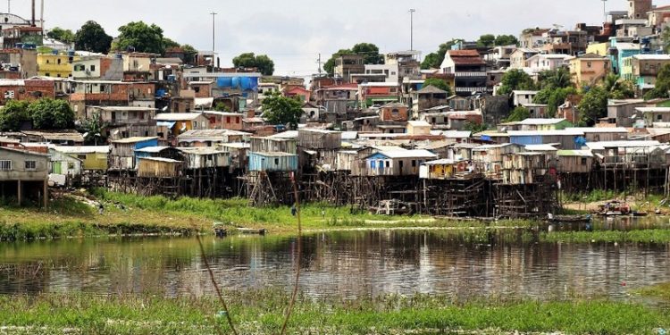 Educandos - Palafitas dominam a paisagem urbana (Foto- Valter Calheiros)