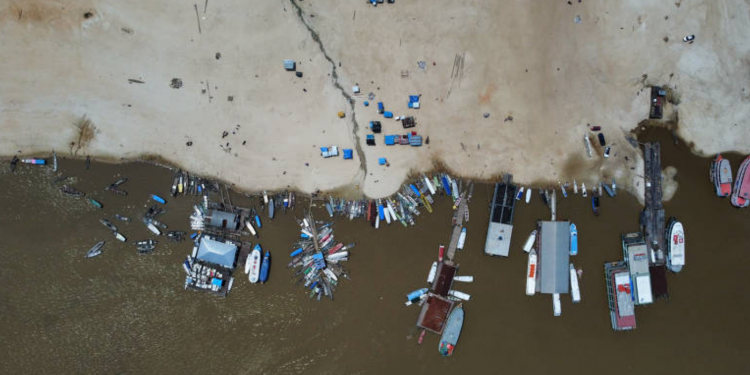 Seca no Rio Solimões - foto: Joao Paulo Borges Pedro Instituto Mamiraua