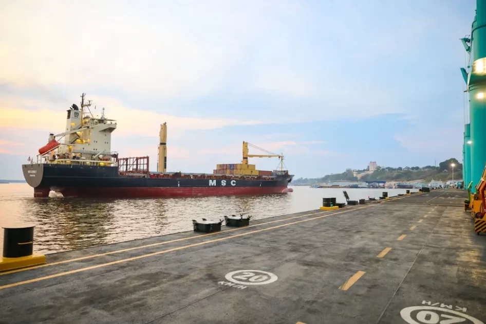 Devido a seca histórica, porto que abastece Zona Franca de Manaus não recebe cargas a quase 1 mês