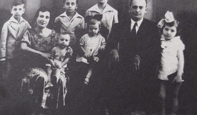 Samuel, Rafael, Alberto (no colo), Alice (sentada), Israel e Robine, Belém do Pará, 1932. Foto: Abrahim Baze/Acervo pessoal