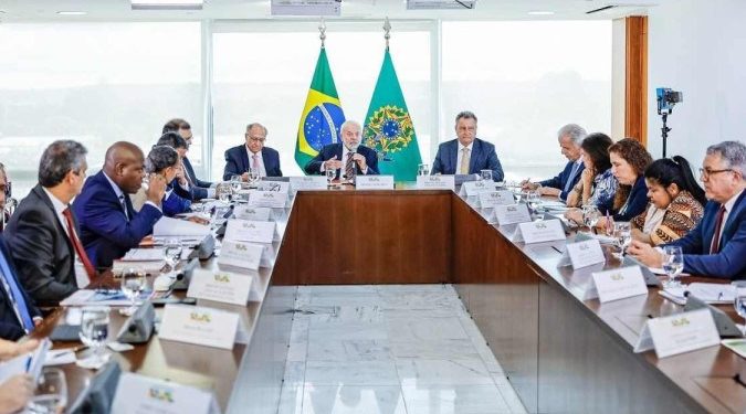 As medidas foram discutidas em uma ampla reunião, no Palácio do Planalto, convocada pelo presidente Luiz Inácio Lula da Silva, com os titulares de onze ministérios e diversos outros órgãos - (crédito: Reprodução/Ricardo Stuckert/PR)