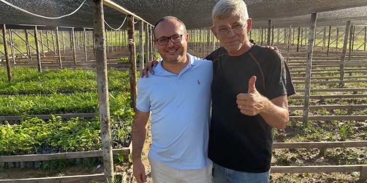 Denis Benchimol Minev ao lado de Major Brigadeiro Volkmer - Foto: Arquivo Pessoal