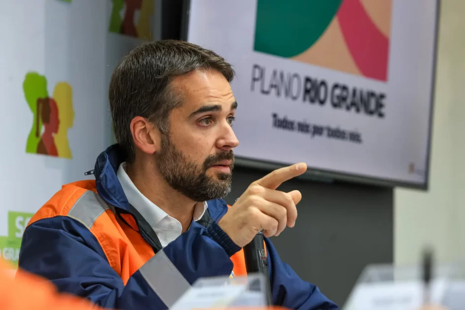 Vale mais prevenir ou remediar? Eduardo Leite alerta que prejuízo com desastre no Rio Grande do Sul pode chegar a R$ 10 bilhões
Eduardo Leite (PSDB), governador do Rio Grande do Sul (Foto: Gustavo Mansur/ Palácio Piratini)