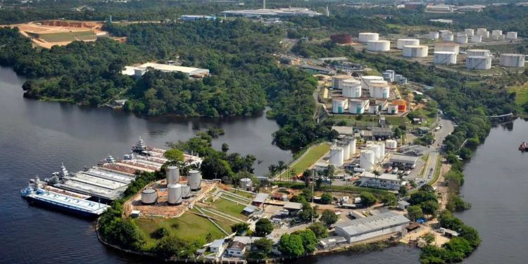 Vista aérea da Refinaria Isaac Sabbá (Reman), em Manaus