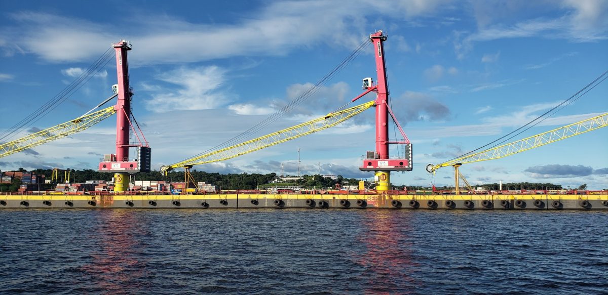 A Zona Franca de Manaus tem sido uma peça central na política de desenvolvimento regional do Brasil, oferecendo incentivos fiscais para promover a industrialização e o crescimento econômico na região amazônica. Recentemente, Miriam Leitão argumentou que a ZFM representa uma renúncia fiscal que prejudica o país. Vamos desmistificar essas críticas e explorar a verdadeira importância da ZFM para a economia e o desenvolvimento regional do Brasil.