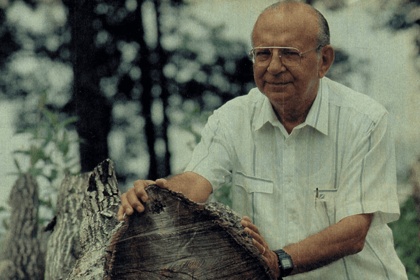 o que diria Samuel Benchimol ao ver a Amazônia ameaçada?

Para que a Amazônia prospere diante dos episódios extremos de mudança climática e de invasão das grandes potencias econômicas , é necessário protagonismo político que ampare um desenvolvimento com sustentabilidade. E que priorize a proteção da floresta como viabilidade de promoção das pessoas que nela habitam. Essa visão, mais do que nunca, deve guiar as ações de governos, empresas e sociedade civil. Ou então…