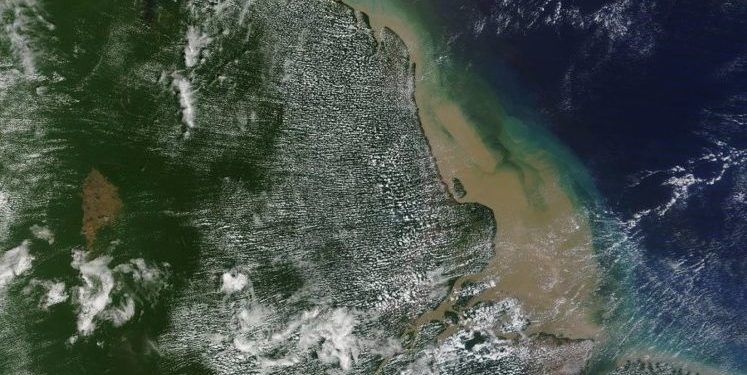 Imagem de satélite da foz do Amazonas