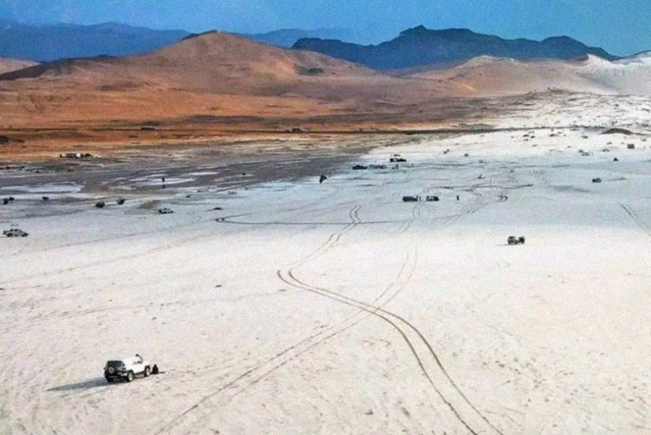 Neve na região de Al-Jawf gerou camada de gelo no deserto, similar a neve