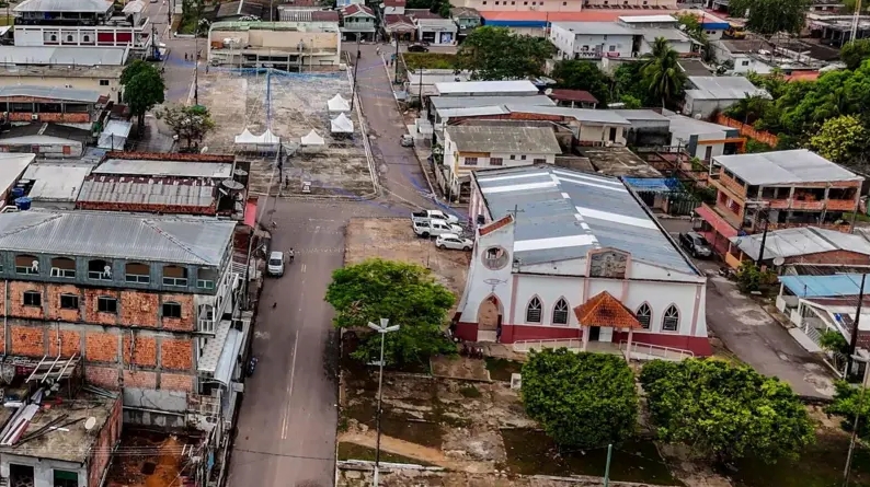 Igreja de São Pedro, em Manaquiri, é administrada por dois padres indianos