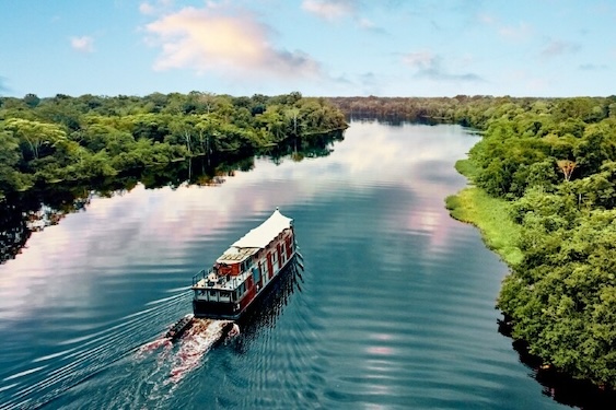 Esse é o meu convite: que nos unamos em torno dessa causa, promovendo o desenvolvimento econômico e a preservação da maior floresta tropical do planeta. A Zona Franca de Manaus é mais do que um modelo de acertos. É um compromisso com o futuro