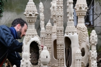 Obras de arte feitas com impressão 3D viram abrigos ecológicos para insetos e animais.