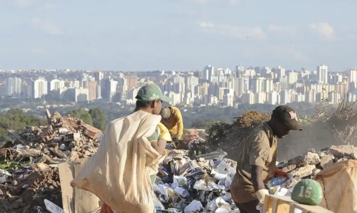 97% do lixo no Brasil ainda vai pro lugar errado.
