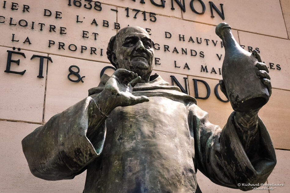 Bioeconomia e lições de dois botânicos 2 Contudo, nunca a Amazônia vai ficar rica e faturar um milhão com a Bioeconomia enquanto estivermos tão em falta com a organização dos fatores de produção. É o elementar para traduzir ciência em prosperidade ao povo