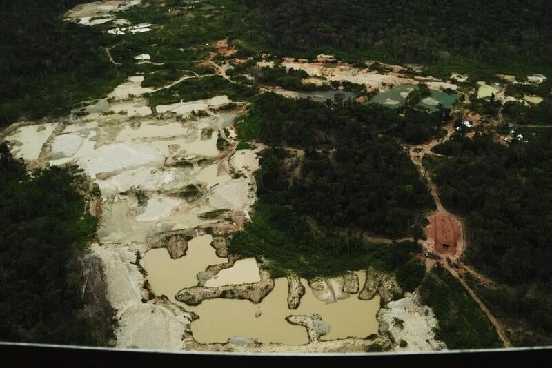 Em março de 2025, o Greenpeace Brasil sobrevoou a Terra Indígena Kayapó para denunciar o garimpo ilegal.